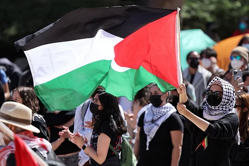 Yalangoch eng chiroyli qiz Jamey porno gunoh qiladi