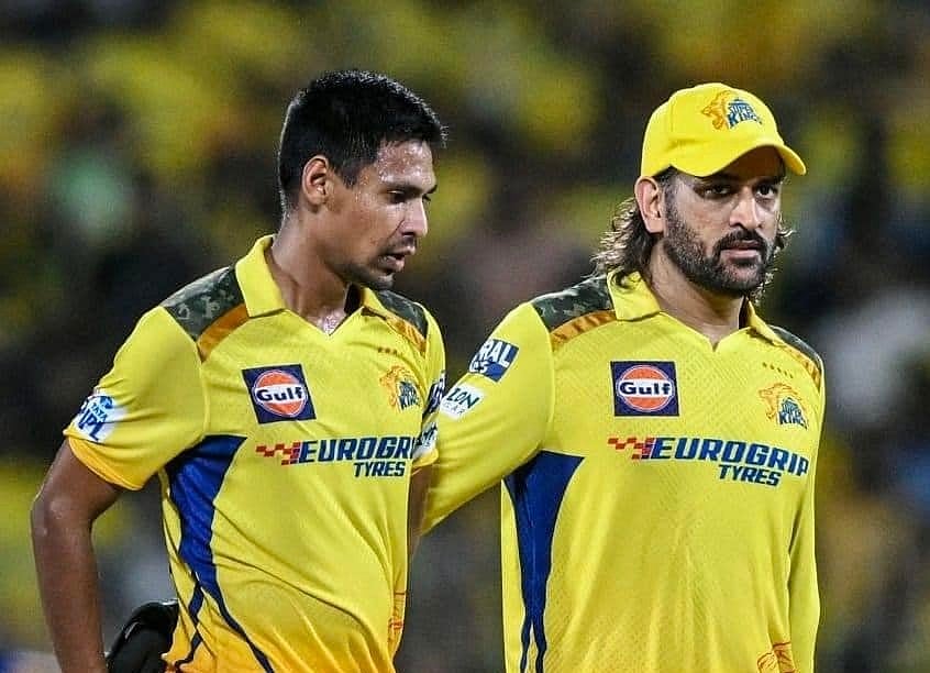 চেন্নাইয়ের জার্সিতে মোস্তাফিজ ও ধোনি