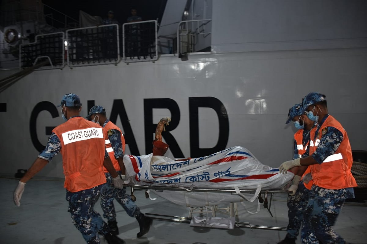 নিখোঁজের দুই দিন পর মালয়েশীয় নাবিকের লাশ উদ্ধার করেছে বাংলাদেশ কোস্টগার্ড। আজ বিকেলে