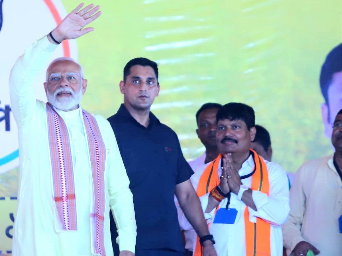 পশ্চিমবঙ্গের উত্তর চব্বিশ পরগনার ভাটপাড়ায় বিজেপির জনসভায় প্রধানমন্ত্রী নরেন্দ্র মোদি। ভারত, ১২ মে