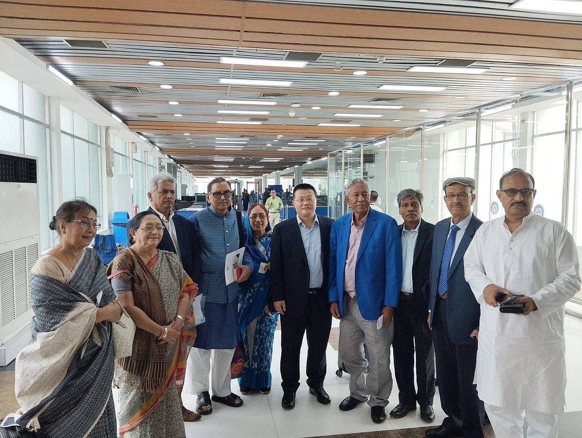 আওয়ামী লীগের নেতৃত্বাধীন ১৪-দলীয় জোটের শরিকদের ৯ সদস্যের একটি দল চীনের কুংমিং পৌঁছেছেন। চীন, ১৩ মে