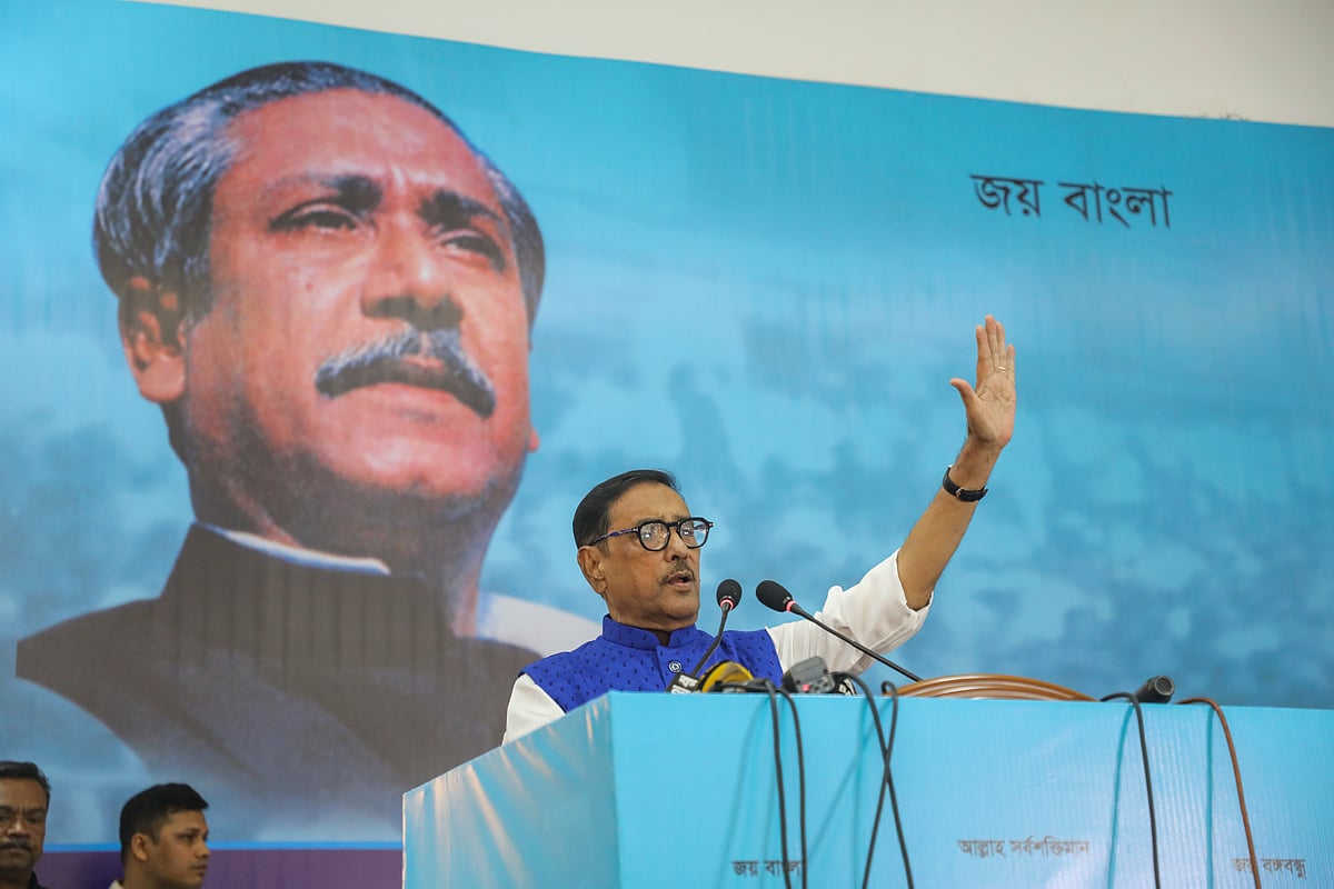 তেজগাঁওয়ে ঢাকা জেলা আওয়ামী লীগ কার্যালয়ে আজ শুক্রবার আওয়ামী লীগ সভাপতি শেখ হাসিনার ৪৪তম স্বদেশ প্রত্যাবর্তন দিবস উপলক্ষে আয়োজিত আলোচনা সভায় বক্তব্য দেন ওবায়দুল কাদের