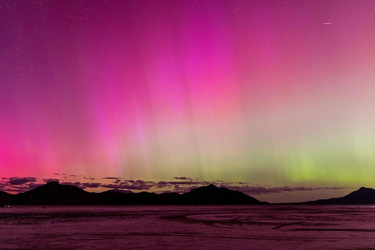 যুক্তরাষ্ট্রে গত শুক্রবার বর্ণিল আলো বা মেরুজ্যোতি (অরোরা) দেখা যায়