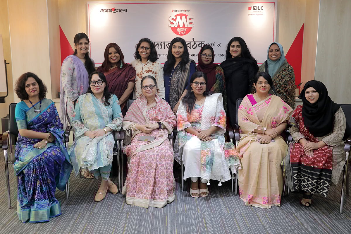 আইডিএলসি-প্রথম আলো এসএমই পুরস্কার-২০২৩ উপলক্ষে আয়োজিত উদ্যোক্তা বৈঠকে উপস্থিত নারী উদ্যোক্তারা। গতকাল রাজধানীর কারওয়ান বাজারে প্রথম আলো কার্যালয়ে