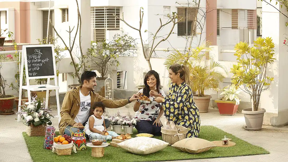 আজ ১৮ মে, আত্মীয়বাড়ি যান দিবস