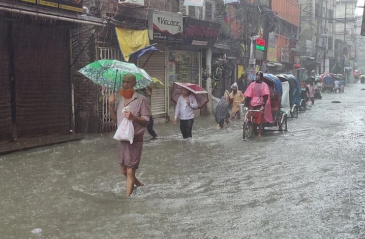 সকাল থেকে ঝড়ো বৃষ্টিতে ডুবে গেছে রাজধানীর অনেক এলাকা।