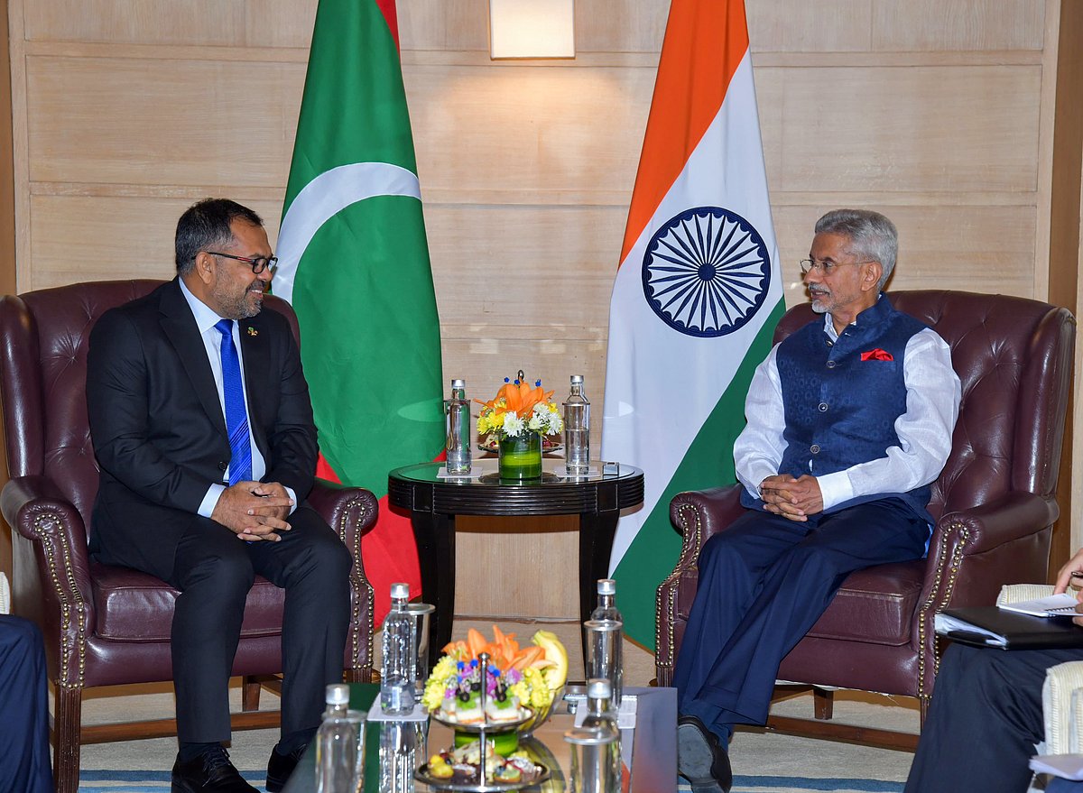 নয়া দিল্লিতে ভারতের পররাষ্ট্রমন্ত্রী জয়শঙ্করের সঙ্গে বৈঠক করেন মালদ্বীপের পররাষ্ট্রমন্ত্রী মুসা জমির। ৯ মে