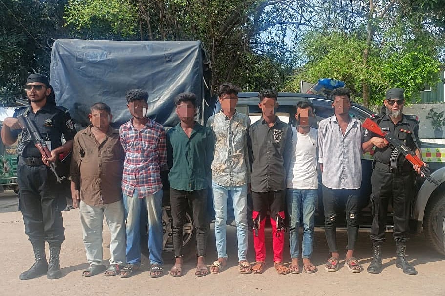 র্যাবের অভিযানে গ্রেপ্তার কিশোর গ্যাংয়ের সাত সদস্য
