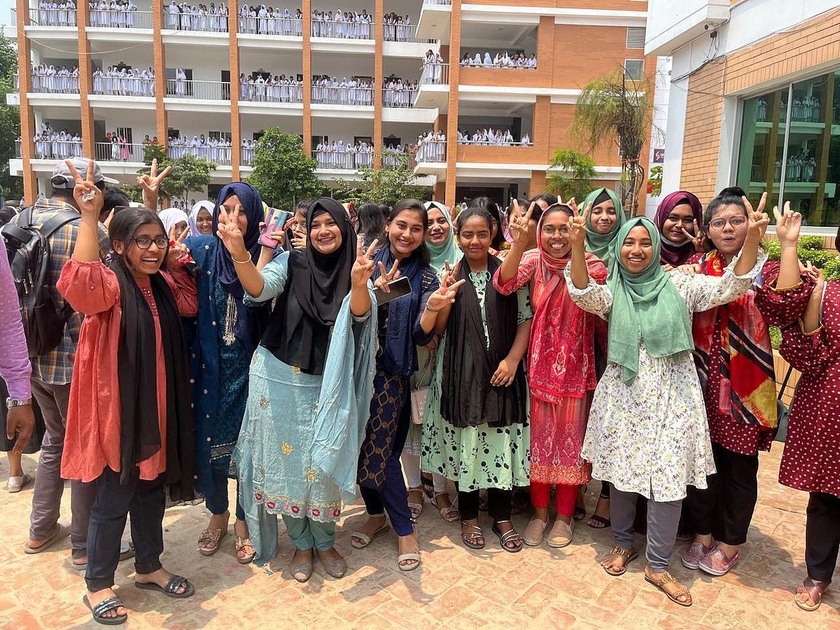 নরসিংদীর নাছিমা কাদির মোল্লা হাইস্কুল এন্ড হোমস থেকে এবার ২৯৫ জন শিক্ষার্থীর মধ্যে ২৯৪ জন জিপিএ-৫ পেয়েছে। রোববার দুপুরে