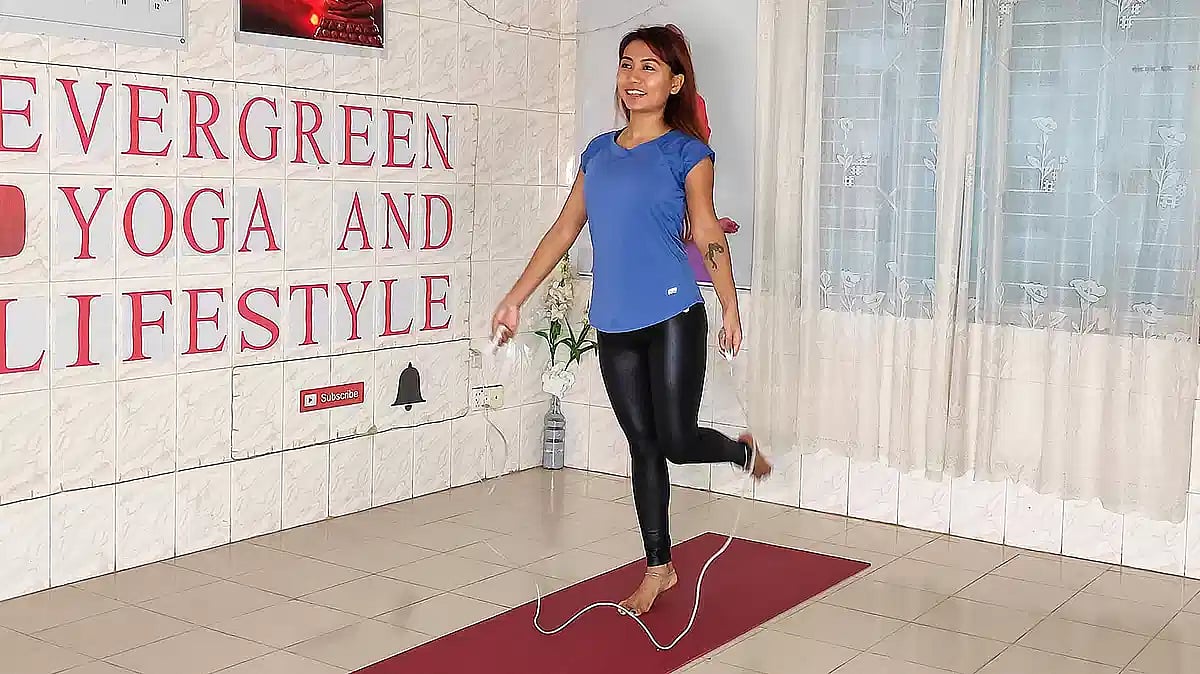 দড়িলাফে অনেকেই উচ্চতা বাড়ানোর চেষ্টা করেন