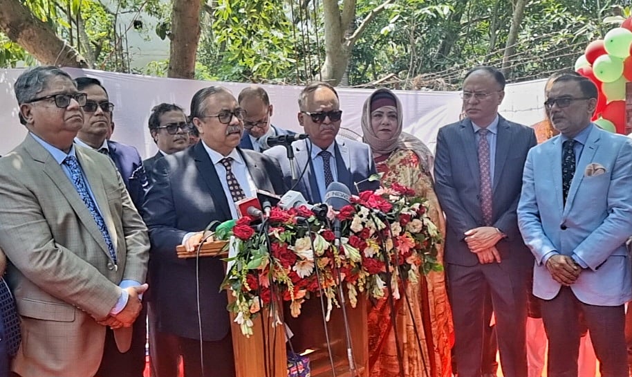 কক্সবাজার জেলা ও দায়রা জজ আদালত প্রাঙ্গণে বিচারপ্রার্থীদের জন্য বিশ্রামাগার ‘ন্যায়কুঞ্জ’-এর নির্মাণকাজের ভিত্তিপ্রস্তর স্থাপন করেন প্রধান বিচারপতি ওবায়দুল হাসান। আজ শনিবার সকালে