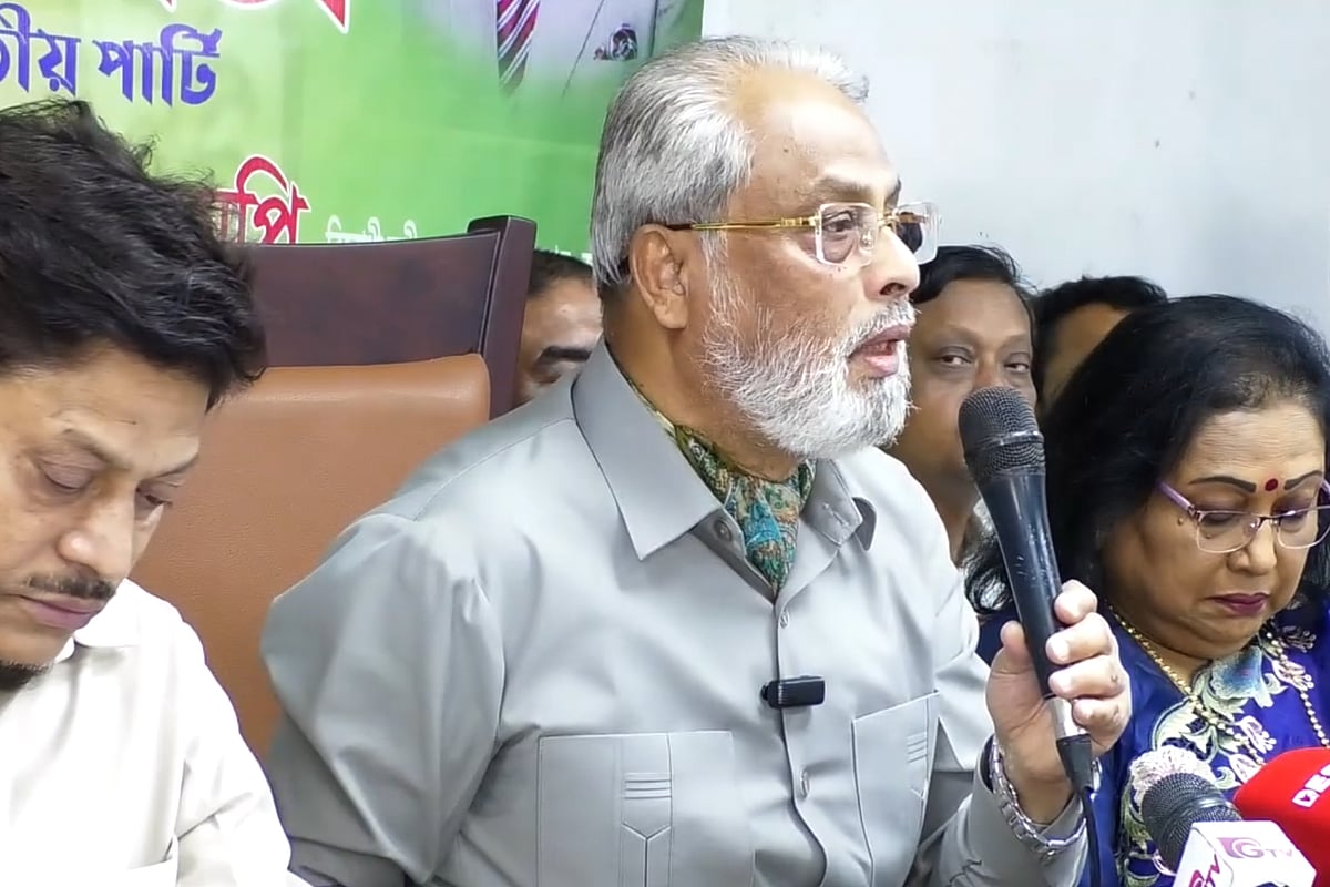 জাতীয় পার্টির চেয়ারম্যানের বনানীর কার্যালয়ে গতকাল শনিবার দুপুরে ঢাকা মহানগর উত্তরের এক মতবিনিময় সভায় বক্তব্য দেন জি এম কাদের