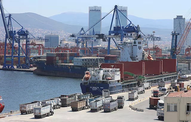 তুরস্কের ইজমির বন্দর