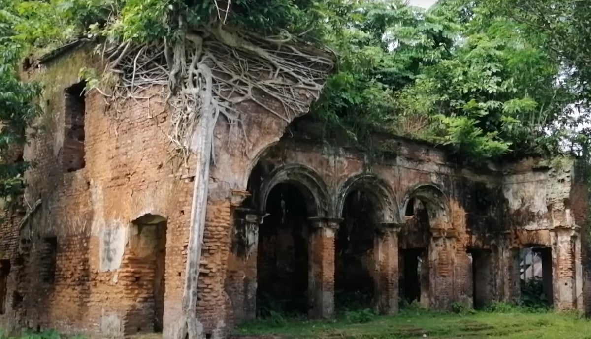 কিশোরগঞ্জের কটিয়াদীর মসূয়া ইউনিয়নে সত্যজিৎ রায়ের পৈত্রিক ভিটা।