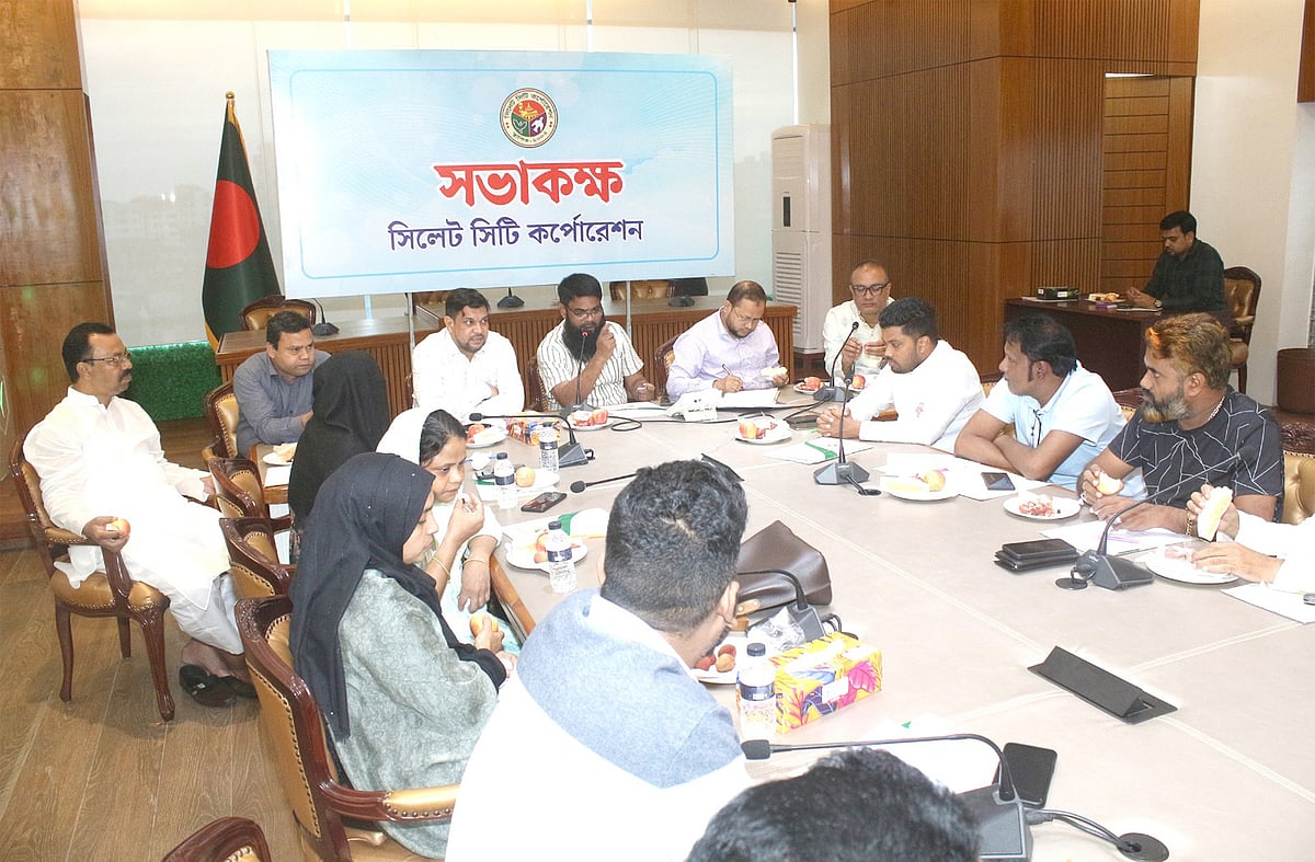 বন্যা পরিস্থিতিতে আগাম করণীয় ঠিক করতে জরুরি সভা করে সিলেট সিটি করপোরেশন। বৃহস্পতিবার বিকেলে নগর ভবনে