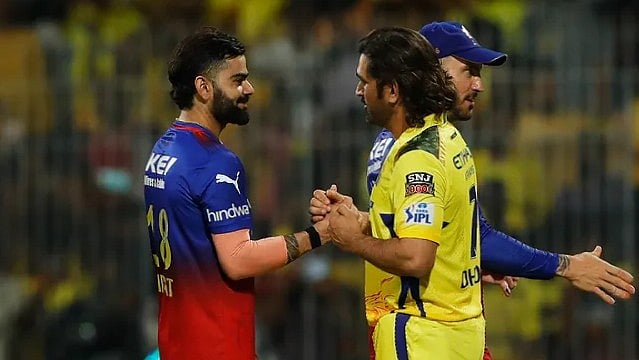 ধোনি নয়তো কোহলি—যেকোনো একজনের দল উঠবে আইপিএলের প্লে–অফে