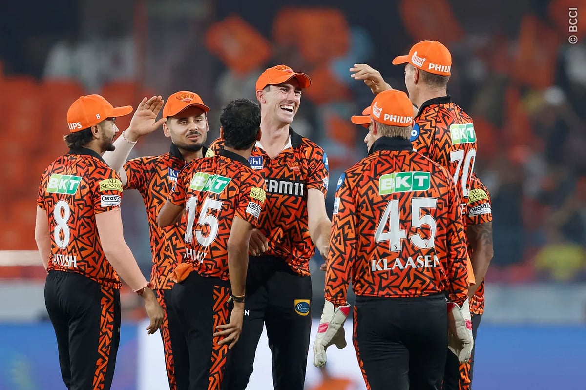 হায়দরাবাদের খেলোয়াড়দের উইকেট পাওয়ার উচ্ছ্বাস