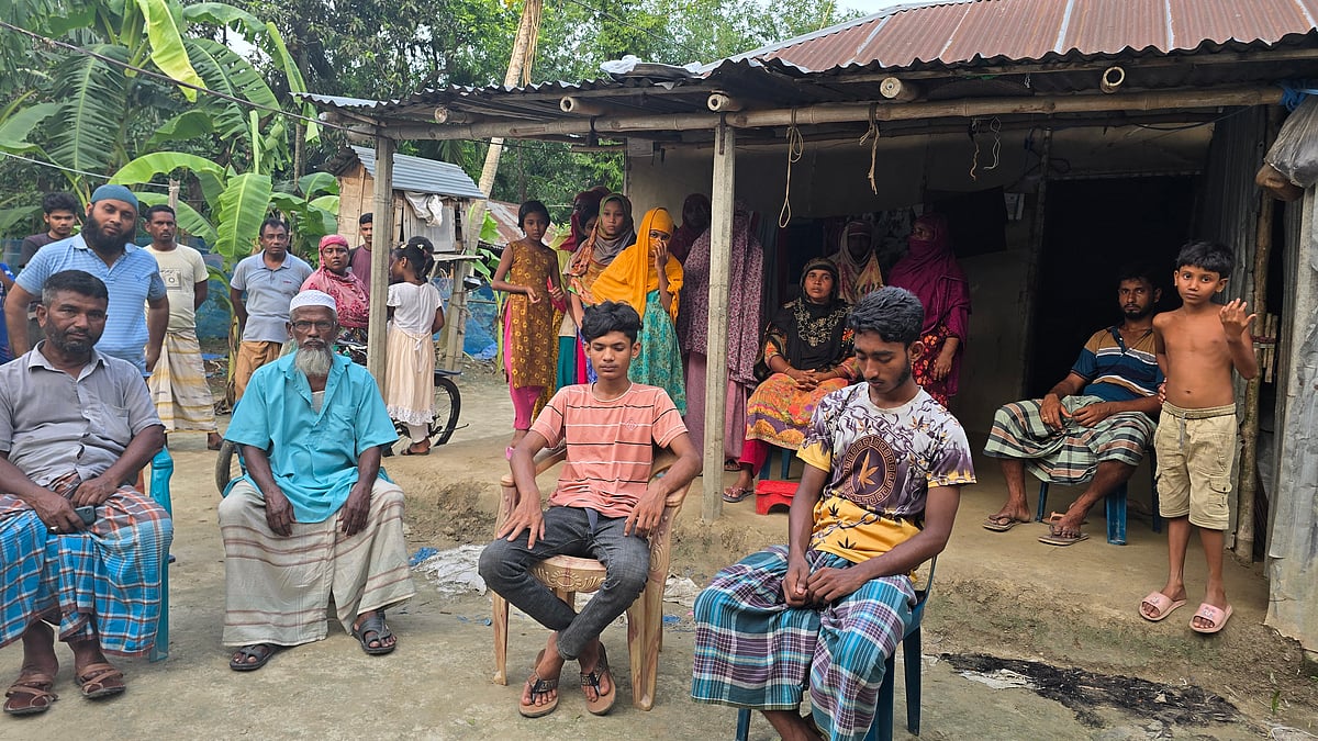 লিবিয়ায় অপহৃত সোহান প্রামাণিককে নির্যাতনের ভিডিও দেখার পর স্বজনের ভেঙে পড়েছিলেন। গত বৃহস্পতিবার বিকেলে  গুরুদাসপুর উপজেলার বিয়াঘাট ইউনিয়নের চরপাড়া গ্রামে