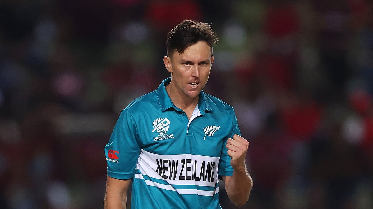 ২ উইকেট নিয়েছেন বোল্ট