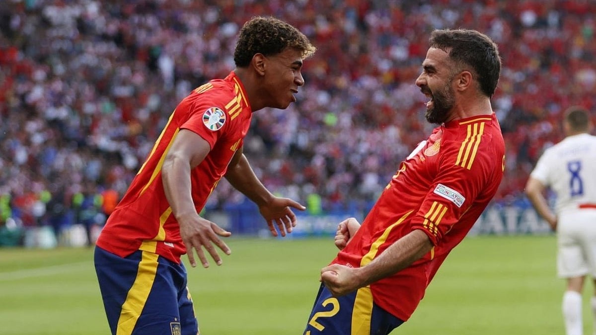 ইয়ামাল–কারভাহালের উদ্‌যাপন। রিয়াল–বার্সার যুগলবন্দীতে পাওয়া স্পেনের এই গোলটা ইতিহাসে জায়গা করে নিয়েছে