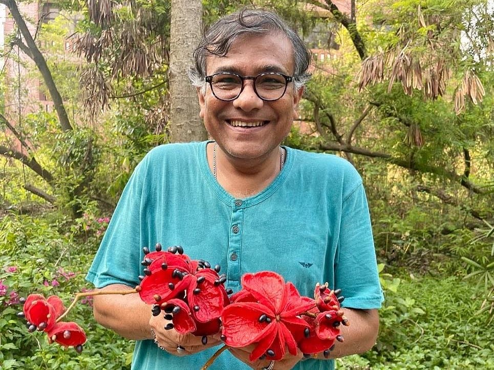 গাছ, ফল–ফুল চেনাতে বিভিন্ন স্থানে ছুটে বেড়ান আজহারুল ইসলাম খান