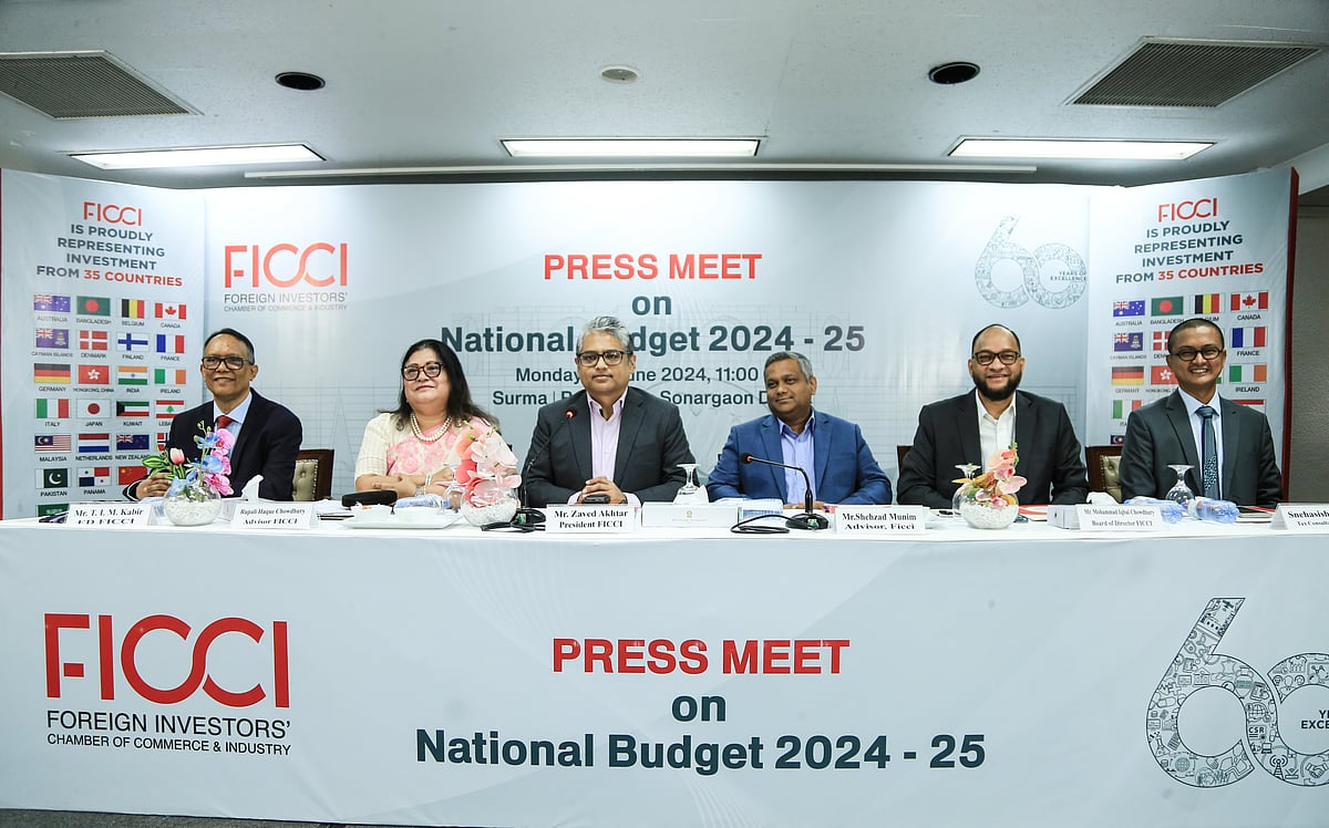 বাজেটের বিভিন্ন প্রস্তাবনা নিয়ে নিজেদের মতামত তুলে ধরছেন বিদেশি বিনিয়োগকারীদের সংগঠন ফরেন চেম্বারের নেতারা। আজ সোমবার সকালে রাজধানীর সোনারগাঁও হোটেলে