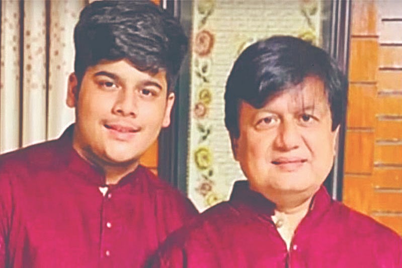 বাবা মতিউর রহমানের সঙ্গে মুশফিকুর রহমান ওরফে ইফাত