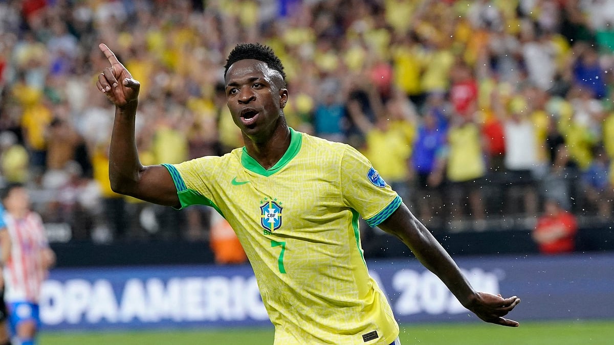 প্যারাগুয়ের বিপক্ষে জোড়া গোল করেছেন ভিনিসিয়ুস