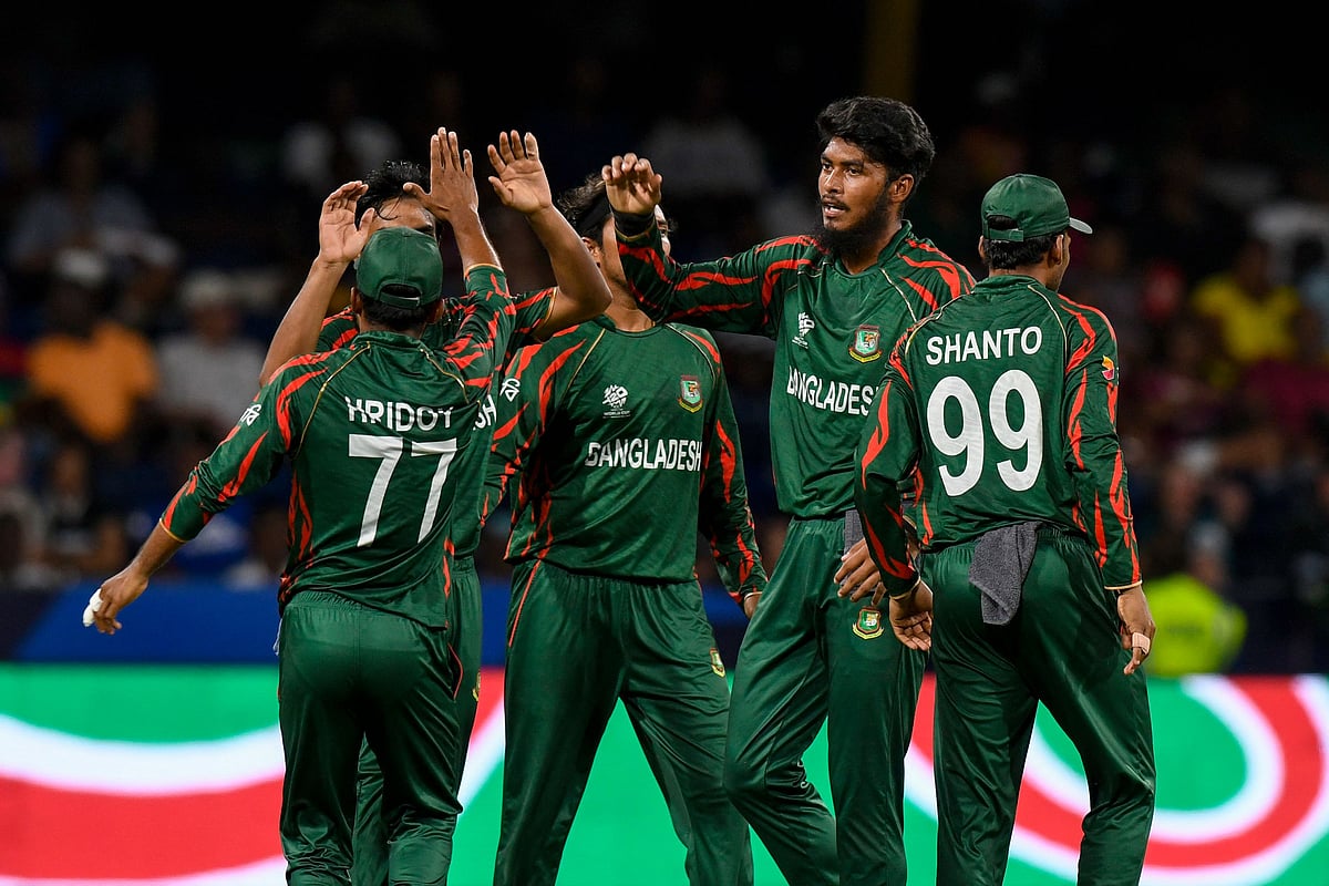 ৩ উইকেট পেয়েছেন রিশাদ