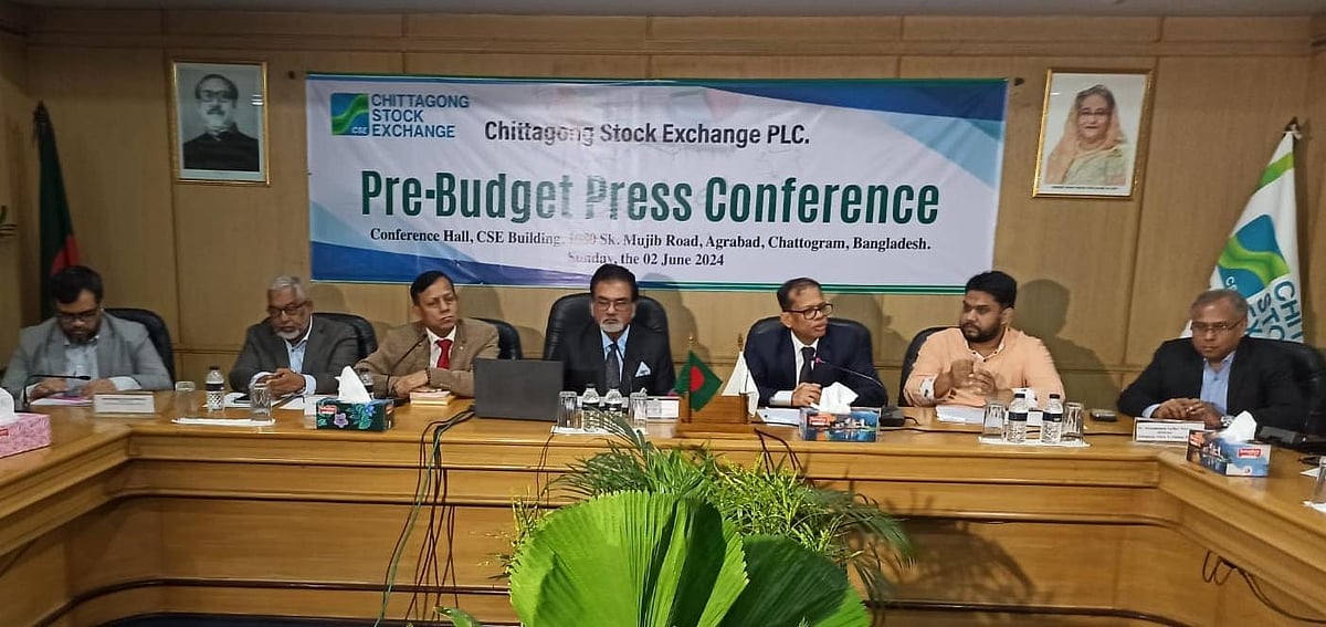 সিএসইর চট্টগ্রাম কার্যালয়ে আয়োজিত সংবাদ সম্মেলনে বিভিন্ন দাবিদাওয়া তুলে ধরেন সংস্থাটির চেয়ারম্যান আসিফ ইব্রাহিম