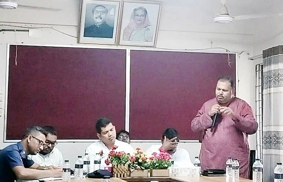 আইনশৃঙ্খলাবিষয়ক আলোচনা সভায় বক্তব্য দেন সাবেক প্রাথমিক ও গণশিক্ষা প্রতিমন্ত্রী মো. জাকির হোসেন। গত শনিবার বিকেলে কুড়িগ্রামের রৌমারী উপজেলা পরিষদের সম্মেলনকক্ষে