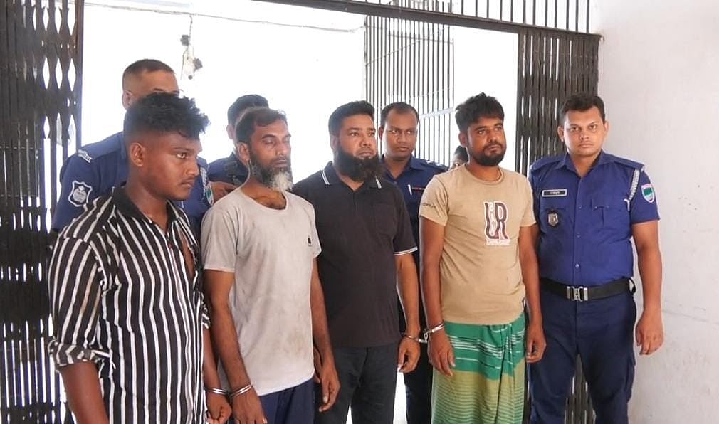 ঝিনাইদহের শৈলকুপা থানায় হামলার মামলায় এখন পর্যন্ত আওয়ামী লীগের ১৫ নেতা-কর্মীকে পুলিশ গ্রেপ্তার করেছে