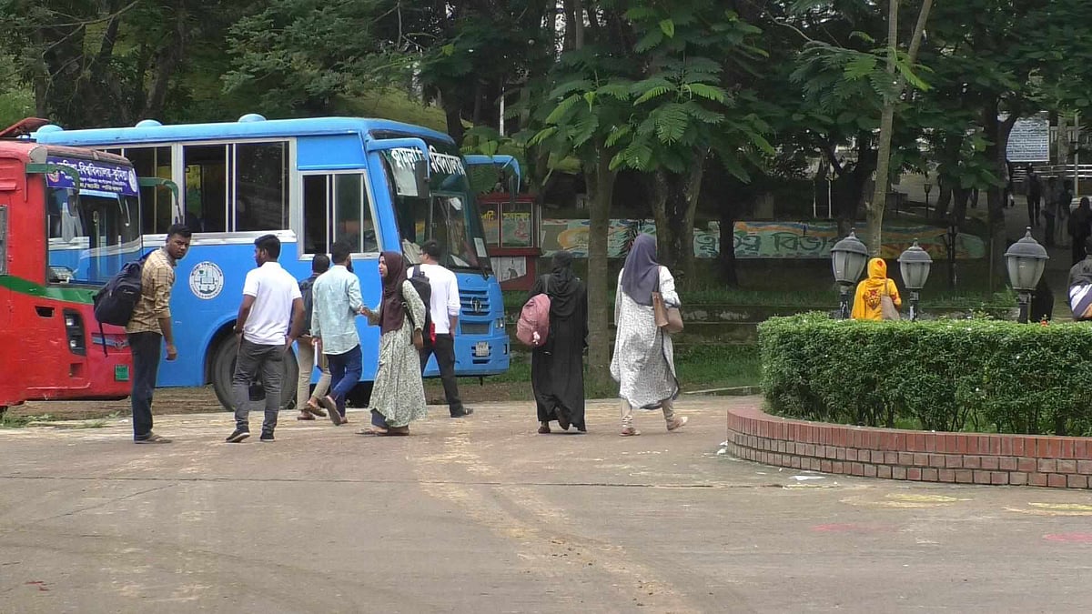 ৫৩ দিন পর আজ রোববার কুমিল্লা বিশ্ববিদ্যালয়ে ক্লাস শুরু হয়েছে