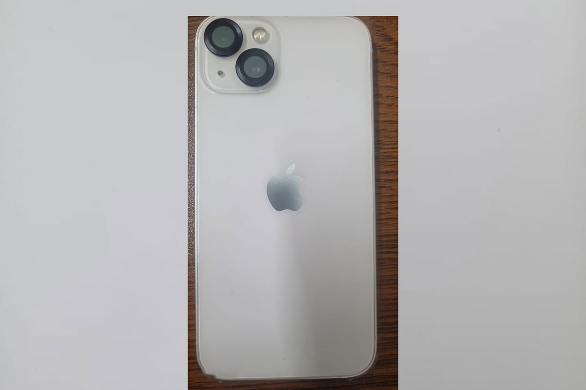 কলকাতা থেকে ছিনতাই হওয়া আইফোন–১৩ কেরানীগঞ্জ থেকে উদ্ধার করেছে পুলিশ