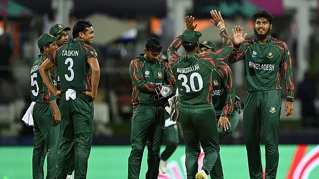 কাগজ–কলমে টি–টোয়েন্টি বিশ্বকাপে এখনো টিকে আছে বাংলাদেশ