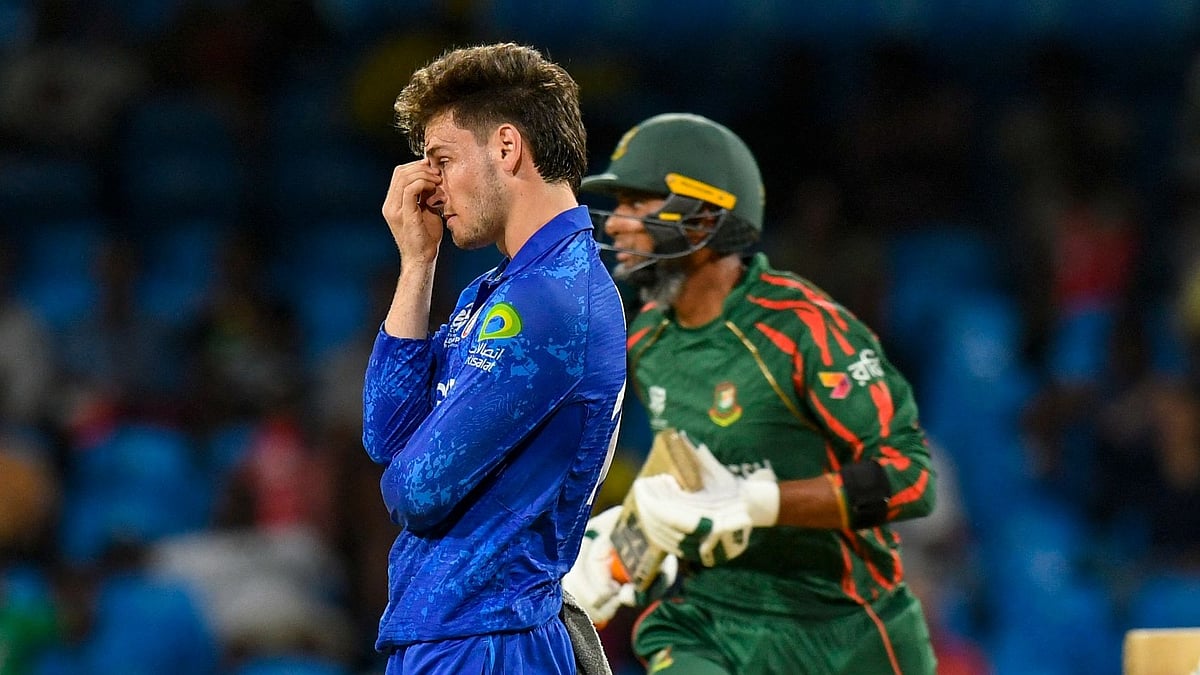 মাহমুদউল্লাহ চার মেরেছেন বলে বোলার নূরের এই হতাশা। তবে ওভারের বাকি  ৫টি বল ডট দিয়ে নূরকেই জিতিয়ে দিয়েছেন মাহমুদউল্লাহ