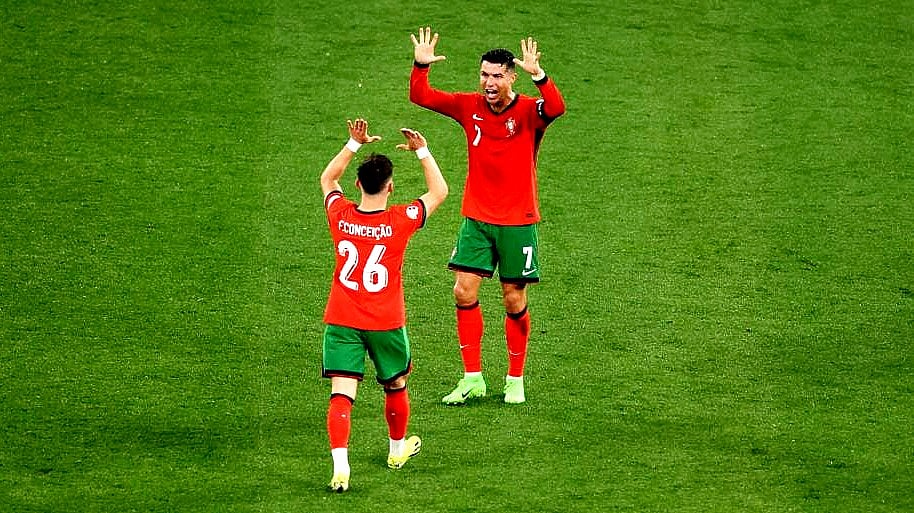 রোনালদো-কনসেইসাওয়ের গোল উদযাপন