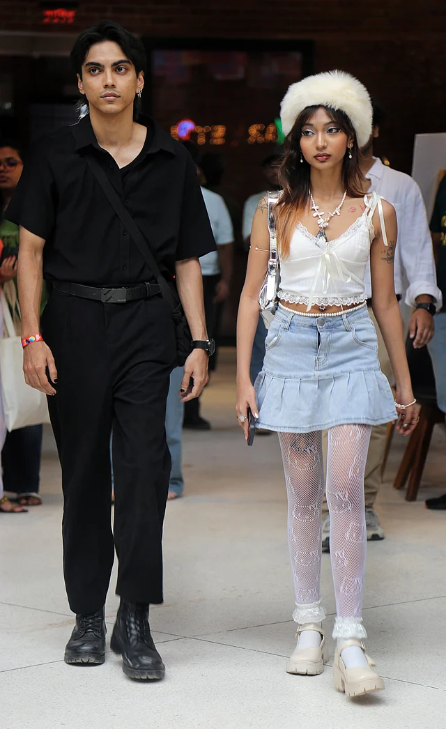 U jinsiy aloqa paytida ogriyapti, deydi (video)