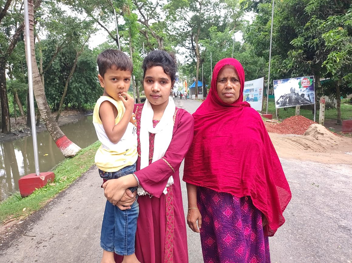 দুই বছর পর আখাউড়া সীমান্ত দিয়ে দেশে ফিরেছেন সীমা আক্তার। গতকাল দুপুরে।