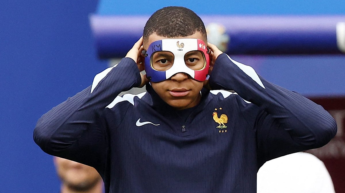 কিলিয়ান এমবাপ্পে কাল মাস্ক পরে অনুশীলন করেছেন