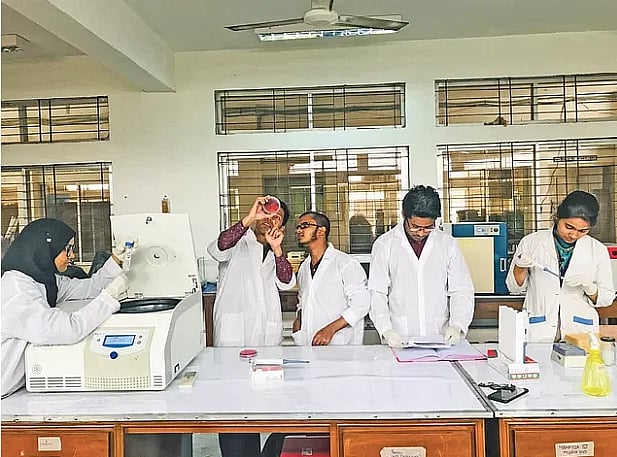 আমরা তো কত টাকাই কত জায়গায় খরচ করছি—উৎপাদন-অনুৎপাদনশীল খাতে। কেন্দ্রীয়ভাবে কি একটা গবেষণাগার খোলা যায় না?