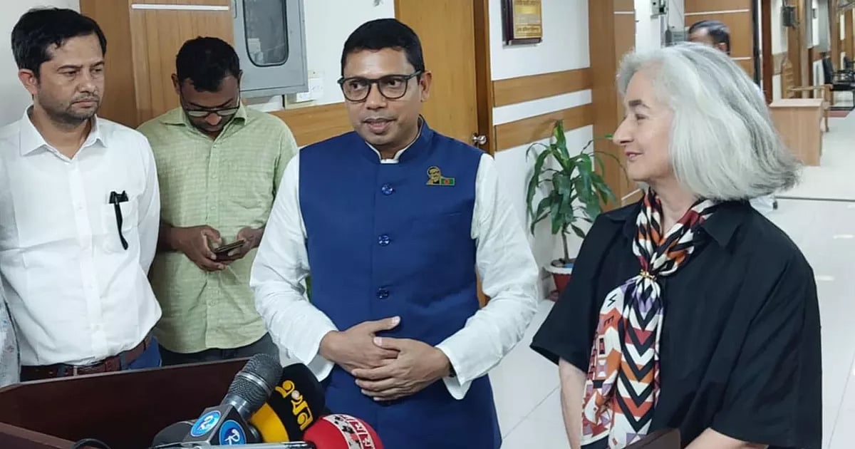 বাংলাদেশে নিযুক্ত ফ্রান্সের রাষ্ট্রদূত ম্যারি মাসদুপুই আজ সোমবার সচিবালয়ে ডাক, টেলিযোগাযোগ ও তথ্যপ্রযুক্তি প্রতিমন্ত্রী জুনাইদ আহ্‌মেদ পলকের সঙ্গে সাক্ষাৎ করেন