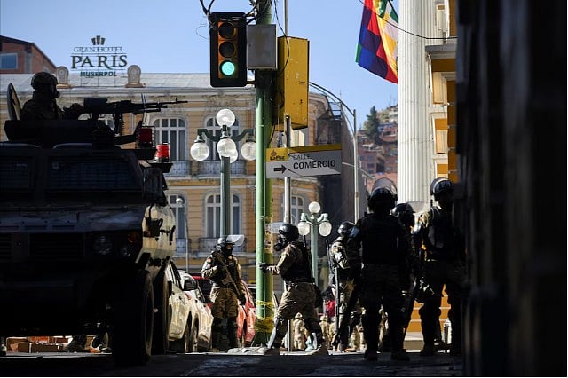 স্থানীয় সময় গতকাল বুধবার বিকেলে বলিভিয়ায় অভ্যুত্থানচেষ্টা হয়। তবে শেষ পর্যন্ত তা ব্যর্থ হয়েছে
