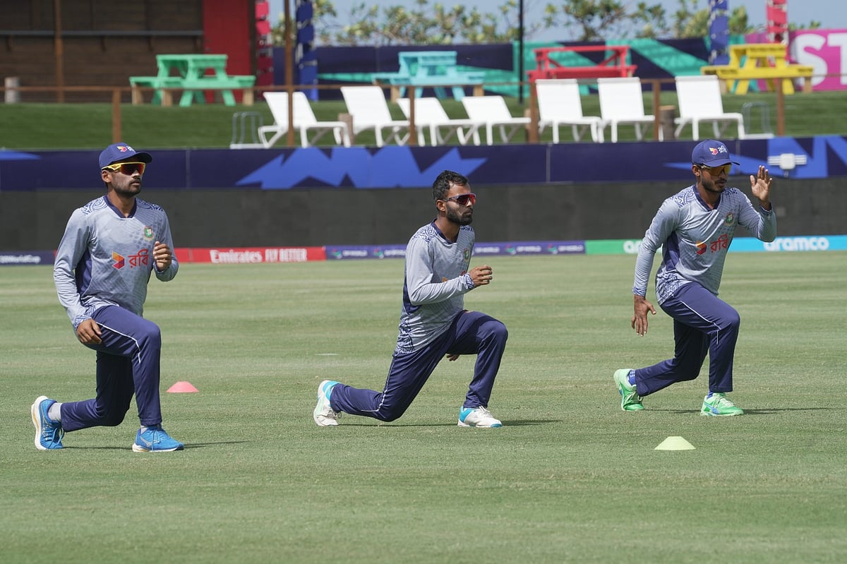 নেপালের মুখোমুখি হওয়ার আগে গতকাল অনুশীলনে বাংলাদেশের খেলোয়াড়েরা