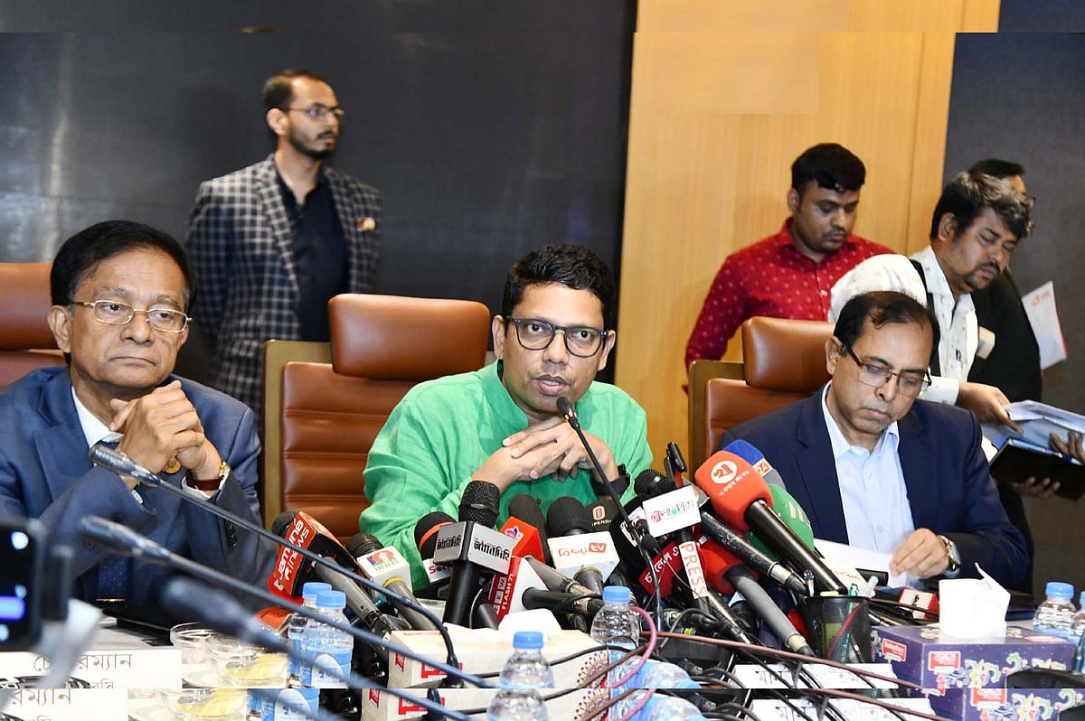 ডাক, টেলিযোগাযোগ ও তথ্যপ্রযুক্তি প্রতিমন্ত্রী জুনাইদ আহ্মেদ পলক আজ বুধবার রাজধানীর আগারগাঁওয়ে বিটিআরসি কার্যালয়ে সামাজিক মাধ্যমগুলোর মালিক প্রতিষ্ঠানের প্রতিনিধিদের সঙ্গে বৈঠক করেন