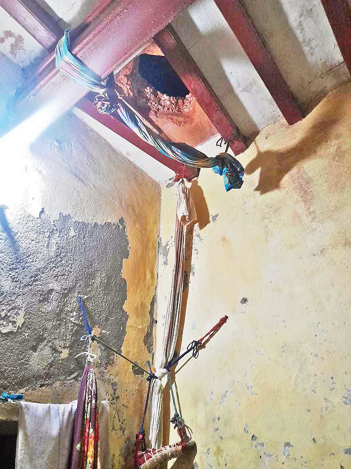 বালতির হাতল ও স্কু ড্রাইভার ব্যবহার করে এভাবে ছাদ ফুটো করে পালিয়েছিলেন ফাঁসির চার আসামি।