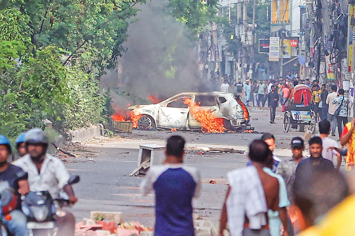 হত্যা-নির্যাতনে আন্দোলনে গতির পর কোটা সংস্কার করে রায়