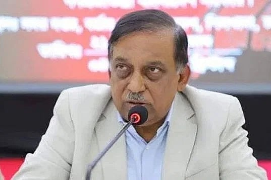 সাবেক স্বরাষ্ট্রমন্ত্রী কামাল ও তাঁর স্ত্রীসহ ৪ জনের বিরুদ্ধে অভিযোগ গঠনের শুনানি পেছাল