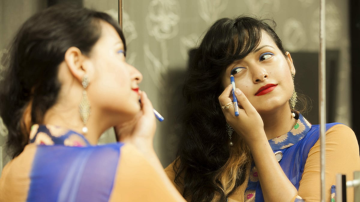 ত্বক ও চুলের যত্নে ব্যবহৃত বিভিন্ন কসমেটিকস বা প্রসাধনসামগ্রীতে যোগ করা হয় নানা ধরনের রাসায়নিক উপাদান