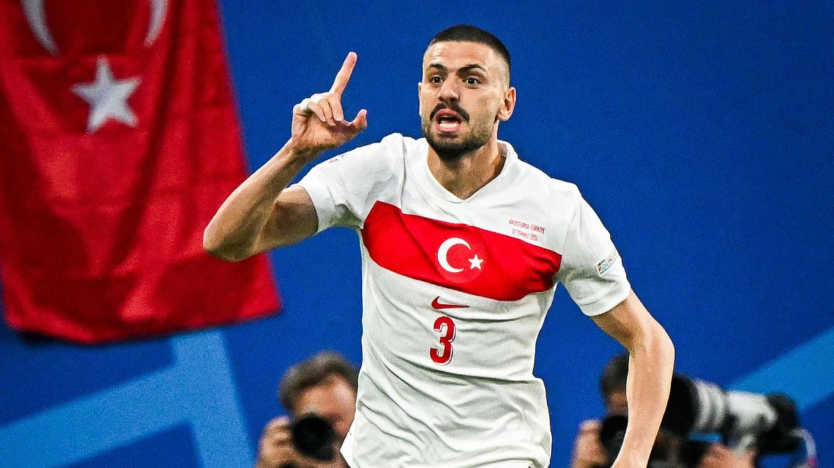 সেন্টার–ব্যাক মেরিহ দেমিরাল জোড়া গোল করে তুরস্ককে ইউরোর কোয়ার্টার ফাইনালে তুলেছেন